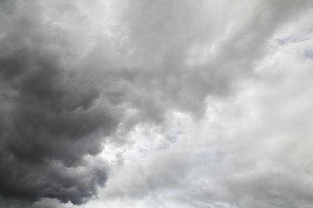 chmury - cumulonimbus - storm cloud stratosphere overcast four seasons zdjęcia i obrazy z banku zdjęć