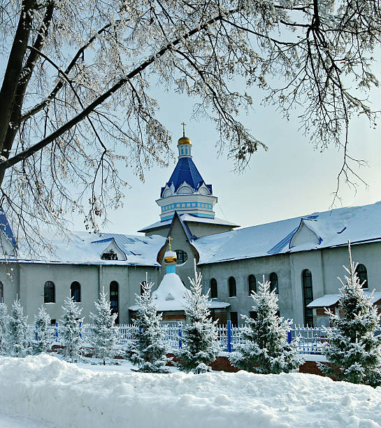 istock Snow-covered spruce in front of an Orthodox monastery 636210194