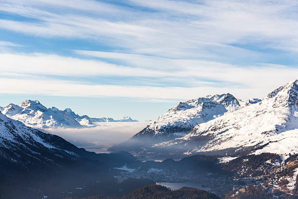 vista sankt moritz, canton grigioni, svizzera. - st moritz engadine mountain winter foto e immagini stock