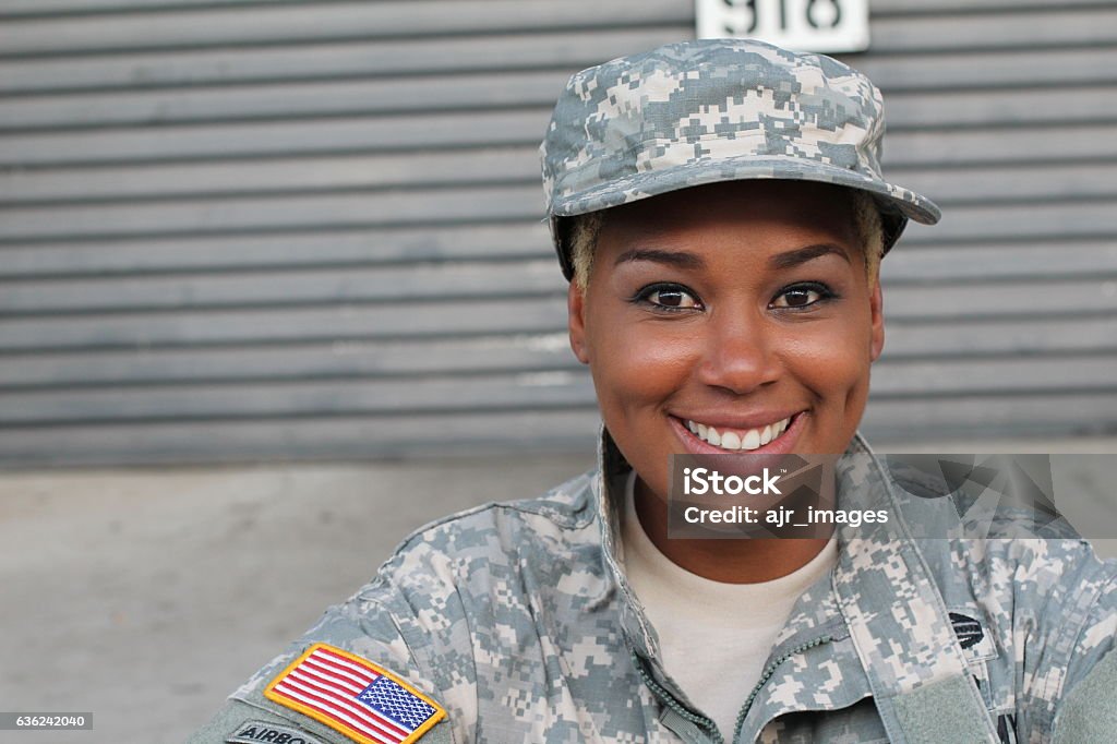 Afroamerikanische Frau im Militär - Lizenzfrei Veteran Stock-Foto