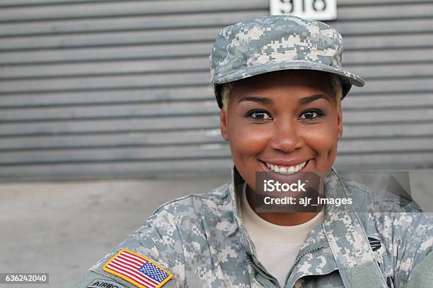 Afroamerikanische Frau Im Militär Stockfoto und mehr Bilder von Veteran - Veteran, Weibliche Person, Frauen