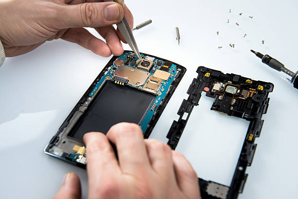 istock repairing mobile phone 636253070