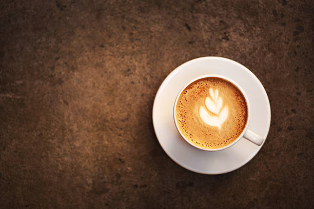 tasse de cappuccino  - plate silverware table white photos et images de collection