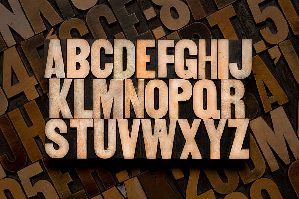 inglês alfabeto no tipo de madeira - letterpress typescript alphabet wood imagens e fotografias de stock