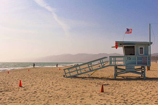 istock Lifeguard Shack At Santa Monica Beach 636287236
