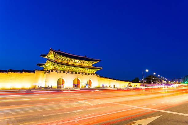 istock Gyeongbokgung Gate Street Twilight Trailing Lights 636287964