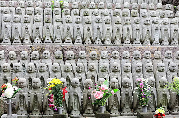 estatuas del bodisatva de jizo en el templo de hase-dera. kamakura-japón. 7693 - hase temple fotografías e imágenes de stock