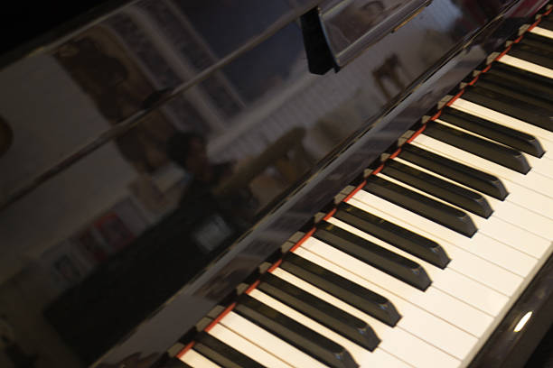 istock Piano keyboard colse up side view 636305850