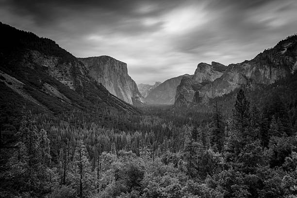 istock Yosemite Valley from Tunnel View 636306144