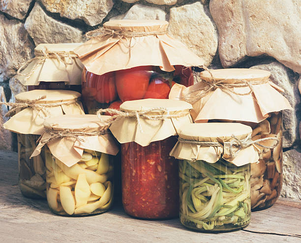 comida rústica casera en conserva de verduras - relish jar condiment lid fotografías e imágenes de stock