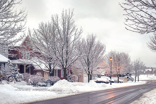 istock Street scene in winter 636309430