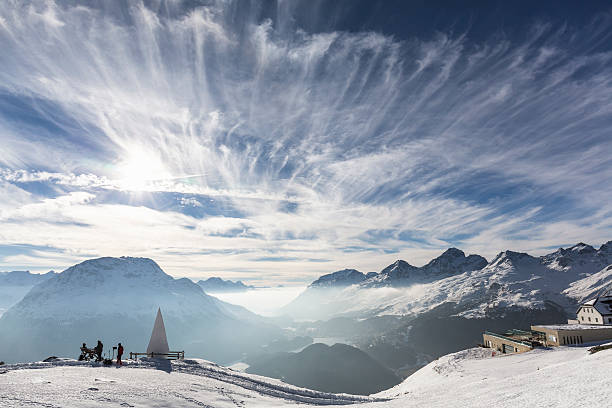 vista sankt moritz, canton grigioni, svizzera. - st moritz engadine mountain winter foto e immagini stock