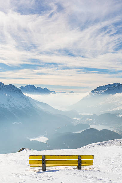 vista de banco de sankt moritz, canton graubünden, suíça. - bench winter snow mountain - fotografias e filmes do acervo