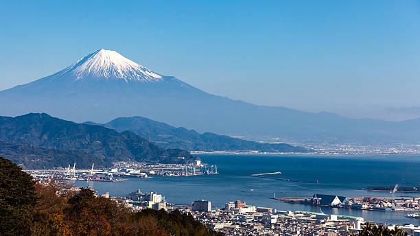 istock Mountain Fuji and city beach 636331294
