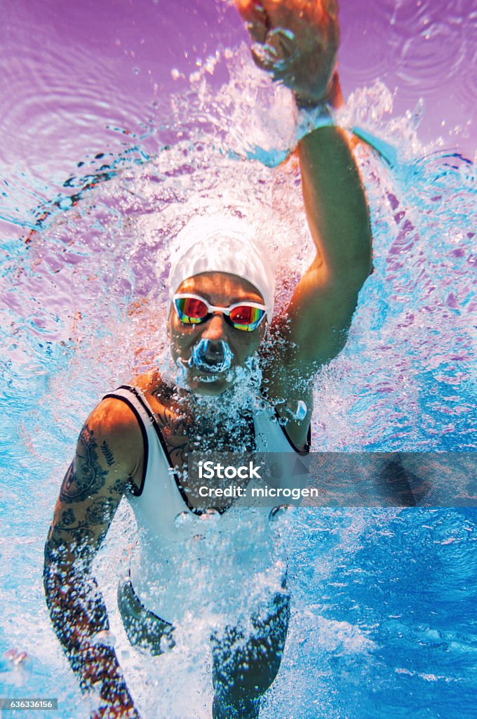 Schwimmen Freestyle, Unterwasser-Schuss - Lizenzfrei Schwimmen Stock-Foto
