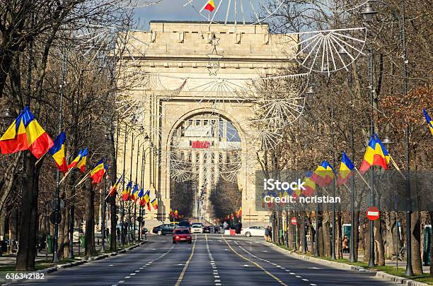 El Arco Del Triunfo De Bucarest Rumania Foto de stock y más banco de imágenes de Rumanía