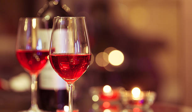 vinho e restaurante - restaurant wine table table for two imagens e fotografias de stock