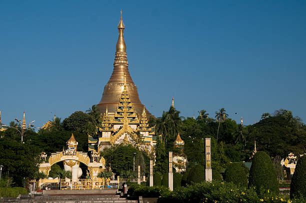 paya shwedagon pagoda yangon, myanmar, - pagoda bagan tourism paya fotografías e imágenes de stock