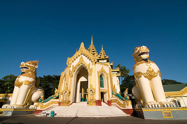 paya shwedagon pagoda yangon, myanmar, - pagoda bagan tourism paya fotografías e imágenes de stock