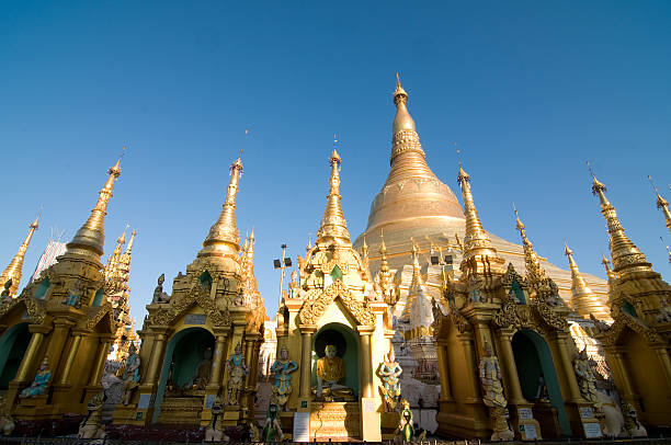 paya shwedagon pagoda yangon, myanmar, - pagoda bagan tourism paya fotografías e imágenes de stock