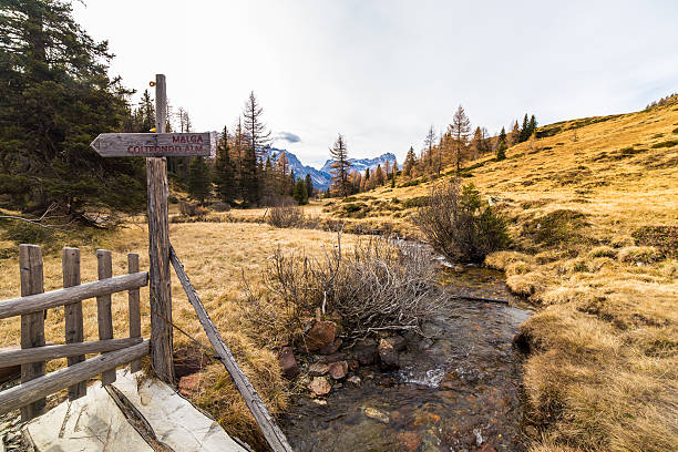 istock Autumn morning in the alps 636380010
