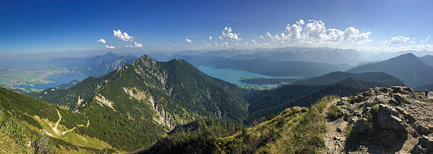 вид на баварские альпы - wanderurlaub стоковые фото и изображения