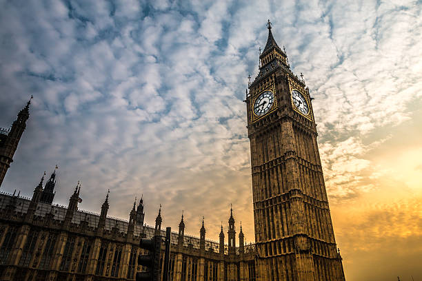 ロンドンの日没時のビッグベン - houses of parliament london london england famous place panoramic ストックフォトと画像