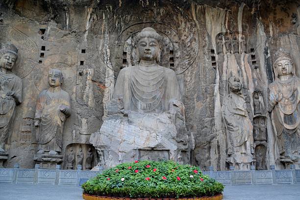 長門洞窟、羅陽、河南のヴァロカナ仏像 - luoyang ストックフォトと画像