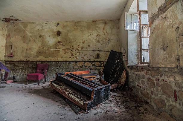 istock piano in abandoned house 636425184