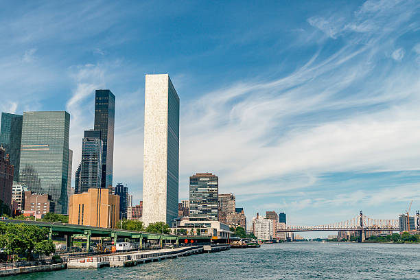 uptown manhattan skyline nueva york. imagen dividida. - manhattan dusk new york state sunrise fotografías e imágenes de stock