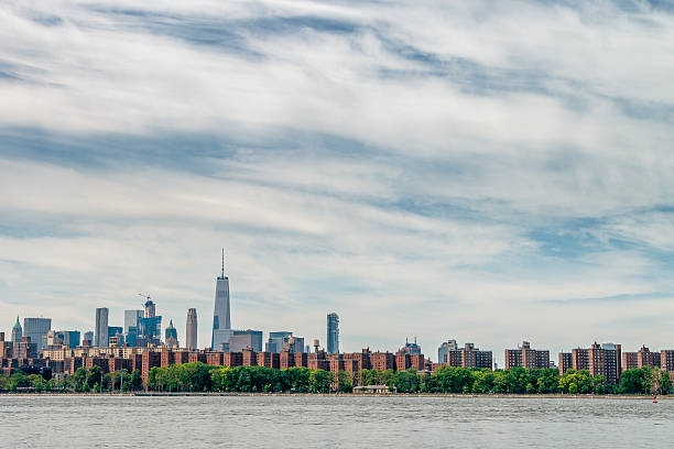 uptown manhattan skyline nueva york. imagen dividida. - manhattan dusk new york state sunrise fotografías e imágenes de stock