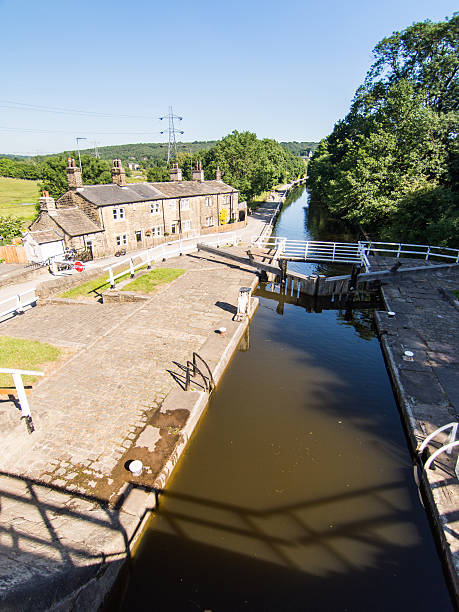 dobson locks am leeds and liverpool canal - aredale stock-fotos und bilder