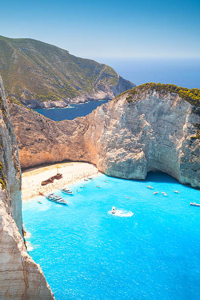 navagio bucht und schiff wrack strand. zante - water rock landscape cliff stock-fotos und bilder