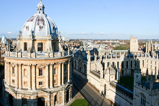 бодлеанская библиотека строит горизонт оксфордского университета - hertford college стоковые фото и изображения