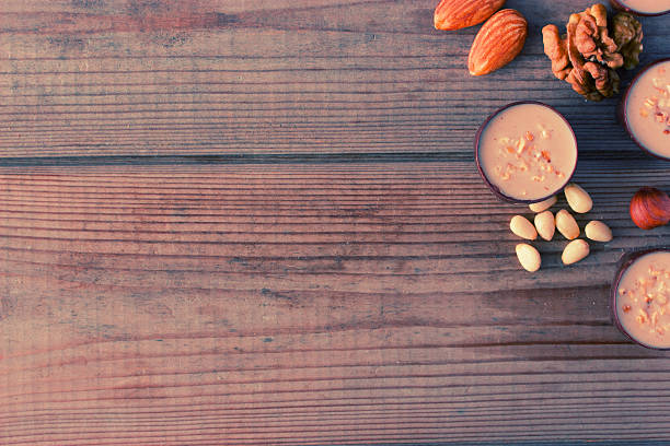 doces de chocolate sobre a mesa - chocolate candy unhealthy eating eating food and drink - fotografias e filmes do acervo
