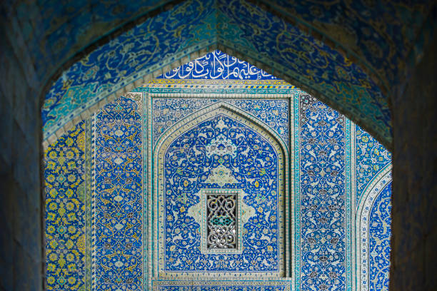 piastrelle alla moschea shah in piazza imam, isfahan, iran - middle eastern architecture foto e immagini stock