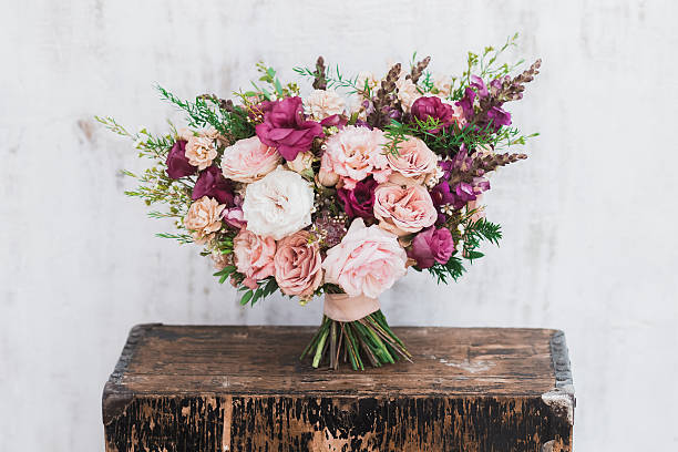 bouquet di nozze fineart - composizione di fiori foto e immagini stock