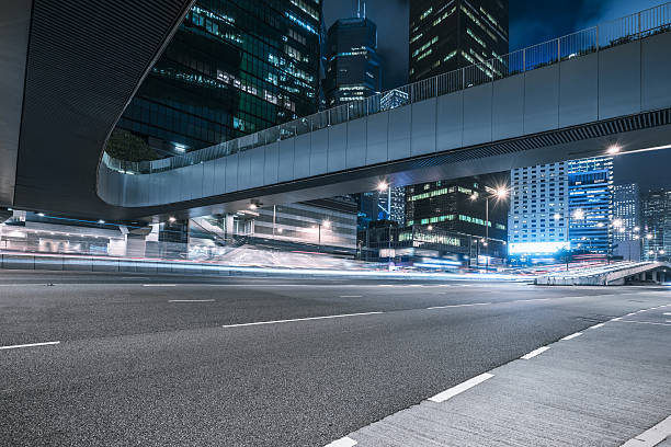 autowege auf der stadtstraße,hongkong - blurred motion bridge business blue stock-fotos und bilder