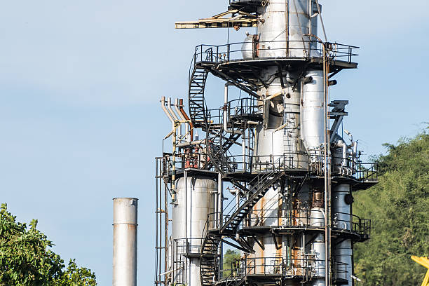 istock oil and gas processing plant 636518784