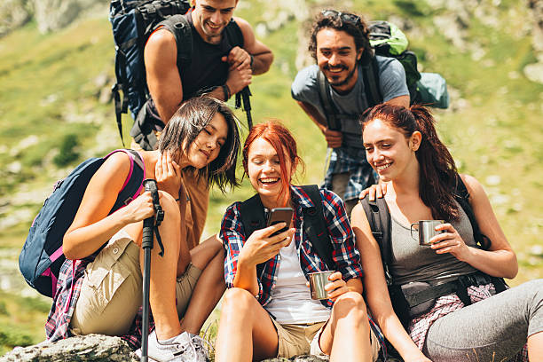 istock Friends browsing the net in the mountain 636526480