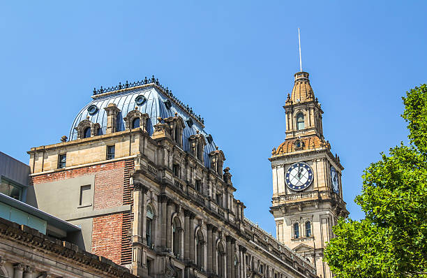 wieża zegarowa w melbourne australia - melbourne australia clock tower clock zdjęcia i obrazy z banku zdjęć