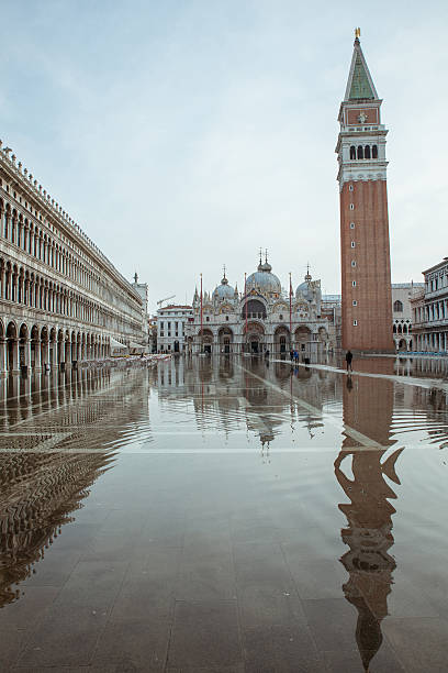 istock flood in Venice 636539386