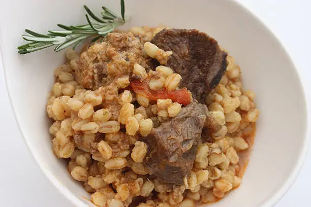Durum wheat cooked with spices - Meat and semolina dumplings 