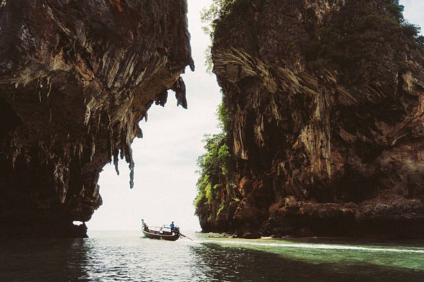 istock Long tail boat in the sea 636547434