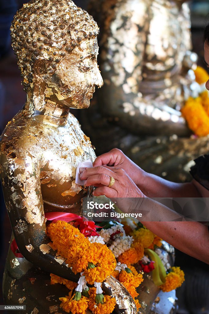 Dołącz złoty liść na posągu Buddy - Zbiór zdjęć royalty-free (Antyczny) Dołącz złoty liść na posągu Buddy - Zbiór zdjęć royalty-free (Antyczny)