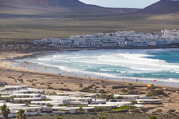 caleta de famara – lanzarite, wyspy kanaryjskie - famara zdjęcia i obrazy z banku zdjęć