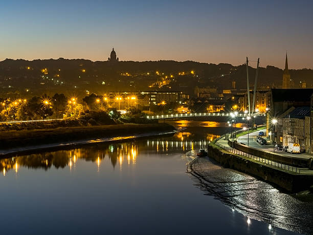 lancaster city at dawn with lights sparkling - lancashire imagens e fotografias de stock