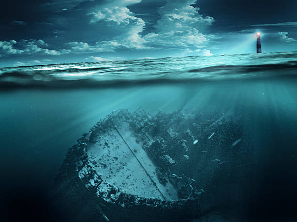 難破船は灯台に照らされている - shipwreck ストックフォトと画像