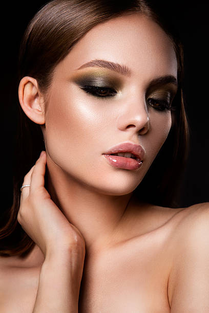 istock Beautyful girl with bright make up 636571716