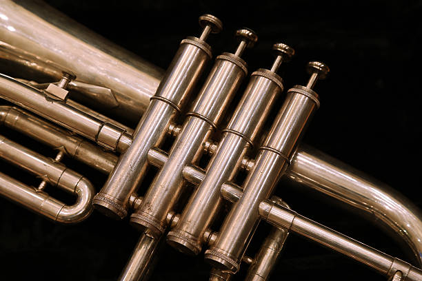 alte trompete nahaufnahme - brass instrument trumpet classical music flugelhorn stock-fotos und bilder